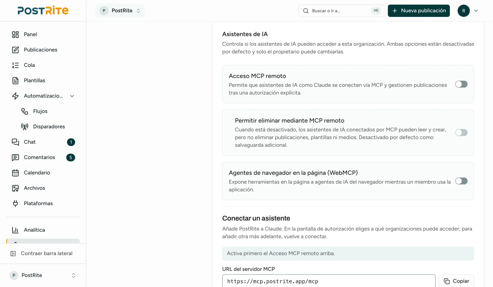 La tarjeta de asistentes de IA en la configuración de la organización, con el interruptor de acceso MCP remoto y el botón Conectar con Claude
