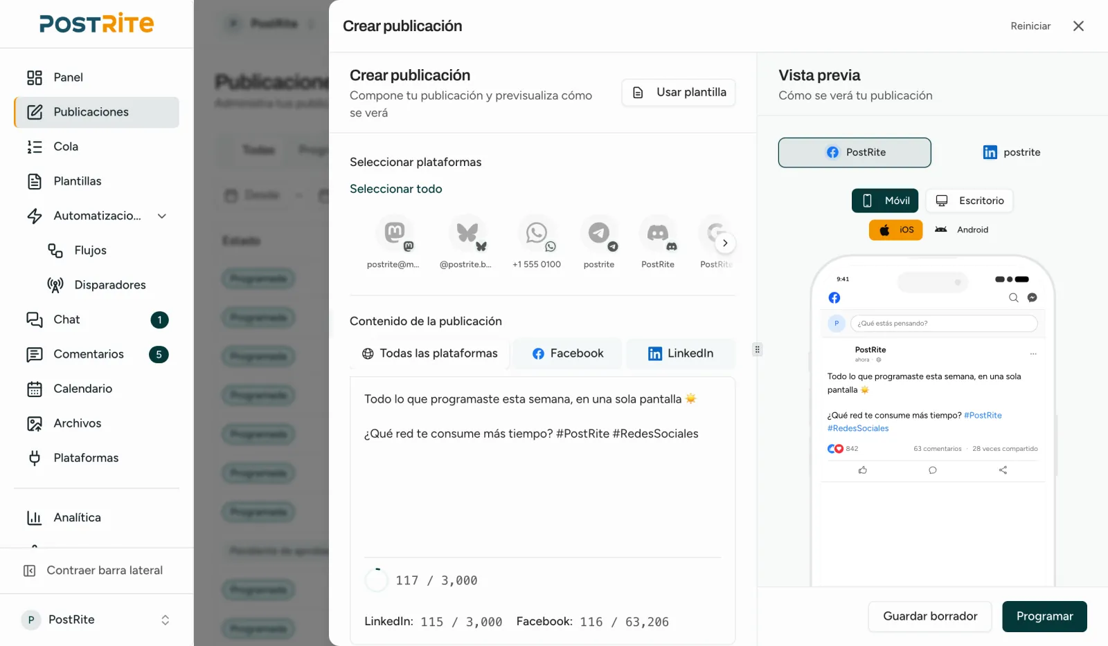 El editor con Facebook y LinkedIn seleccionados y una pestaña por red sobre el texto