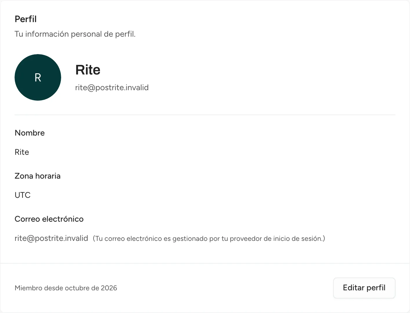 La tarjeta Perfil de la configuración de la cuenta, con el nombre, la zona horaria y el correo