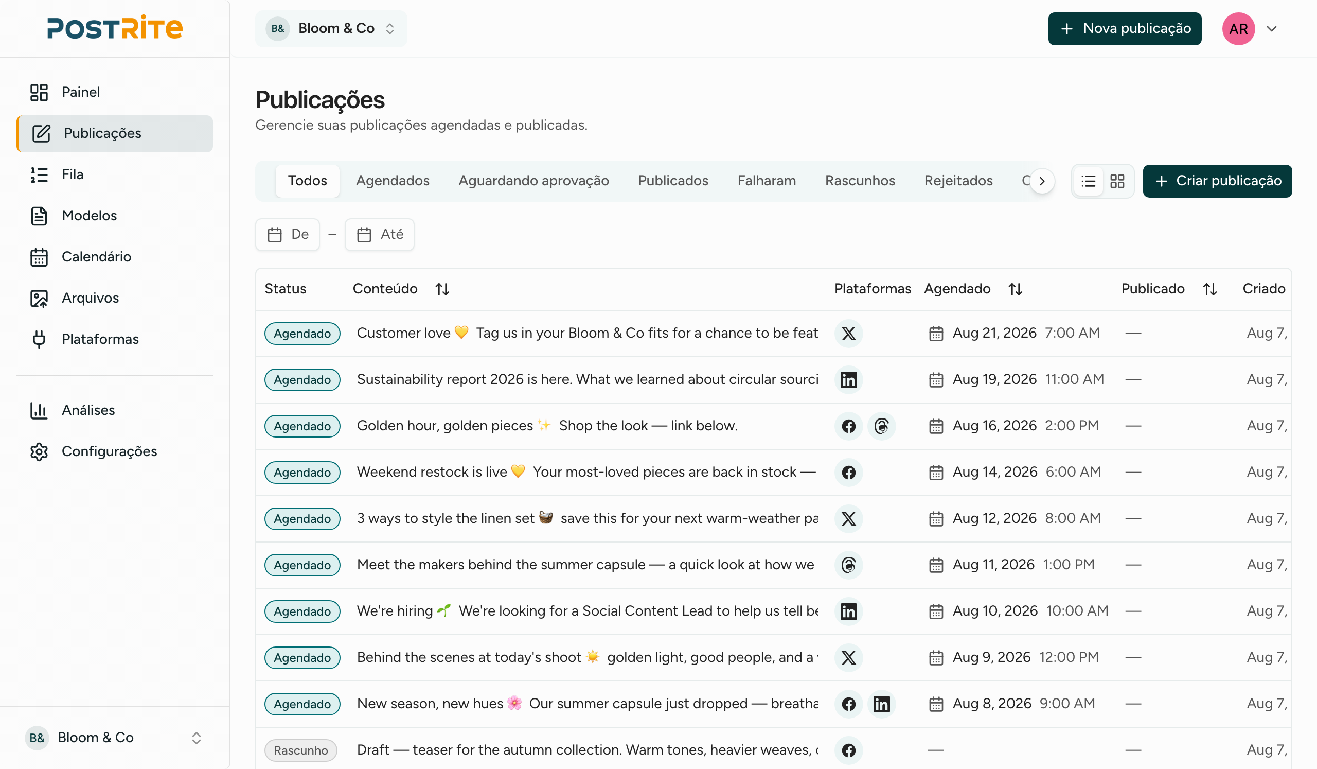 Lista de posts do PostRite mostrando rascunhos, agendados e publicados com o status por plataforma